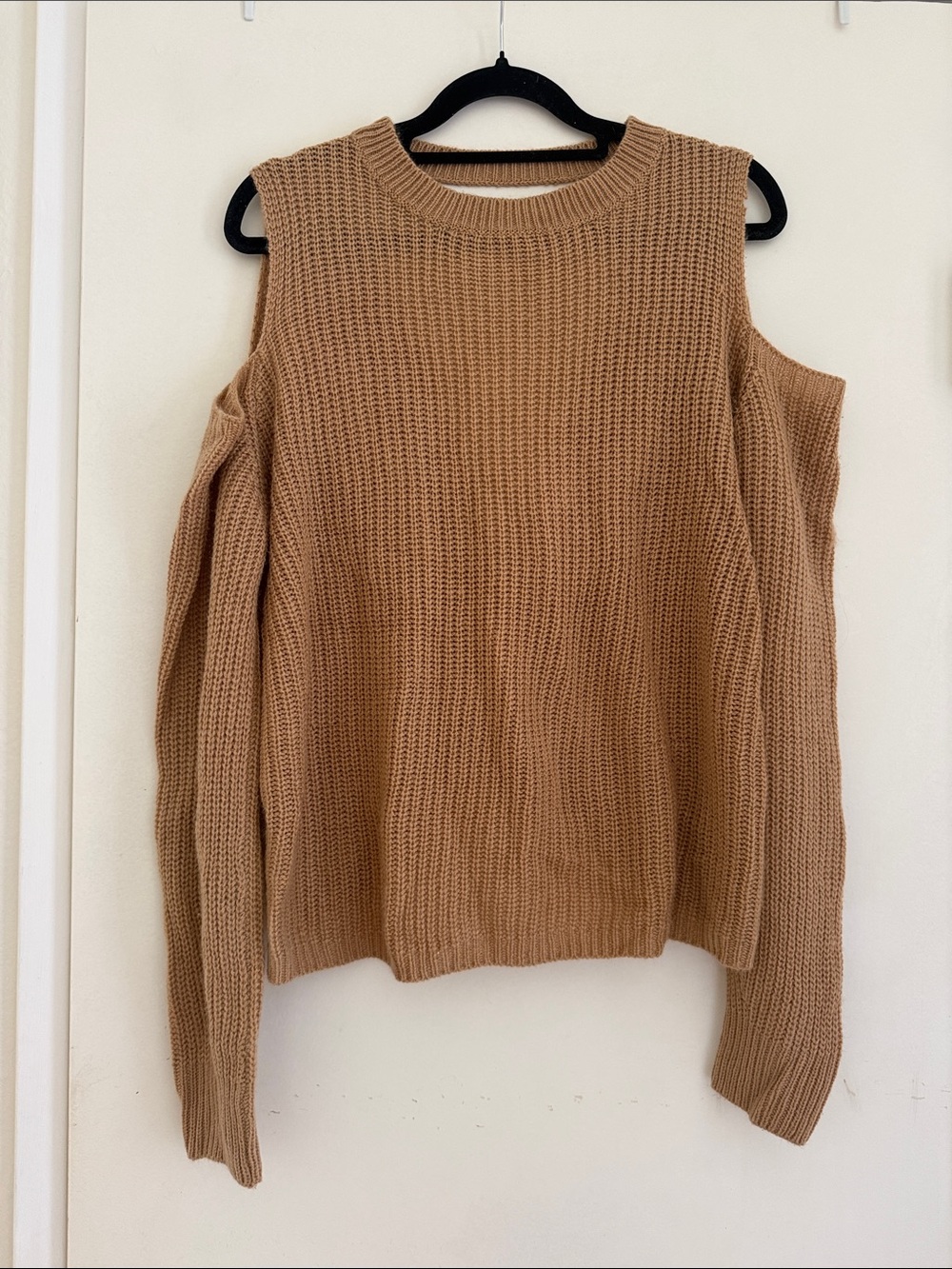 Full Circle Trends Women's Cut-Out Shoulder Knit Sweater in Light Brown size M